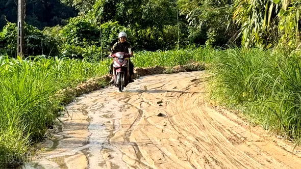 Người dân Nậm Đét mong sớm sửa chữa tuyến đường vào thôn