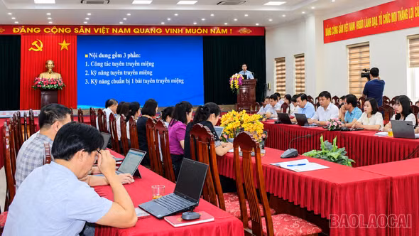 55 tuyên truyền viên, báo cáo viên được tập huấn nghiệp vụ công tác tuyên truyền miệng