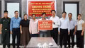 Phường Âu Lâu bàn giao kinh phí hỗ trợ xóa nhà tạm cho con đẻ của người hoạt động kháng chiến bị nhiễm chất độc hóa học
