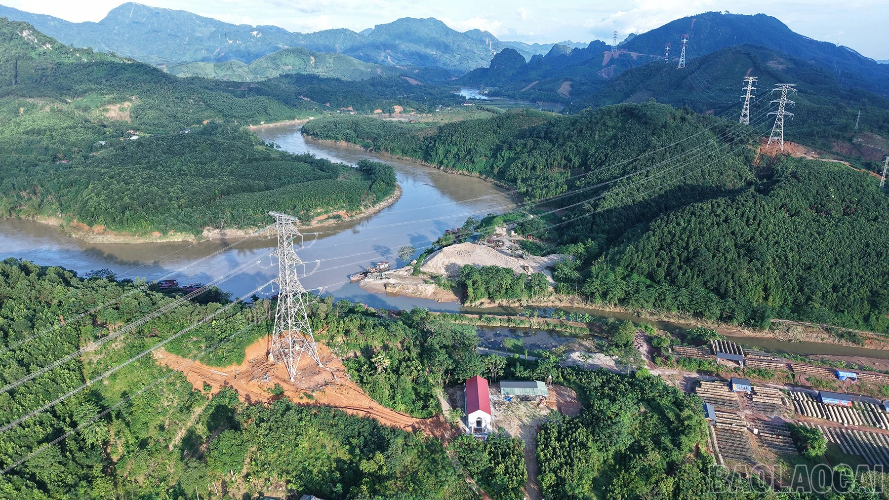 baolaocai-br_cot-vt101-nam-o-vi-tri-giap-ranh-hai-tinh-lao-cai-yen-bai-cu.jpg