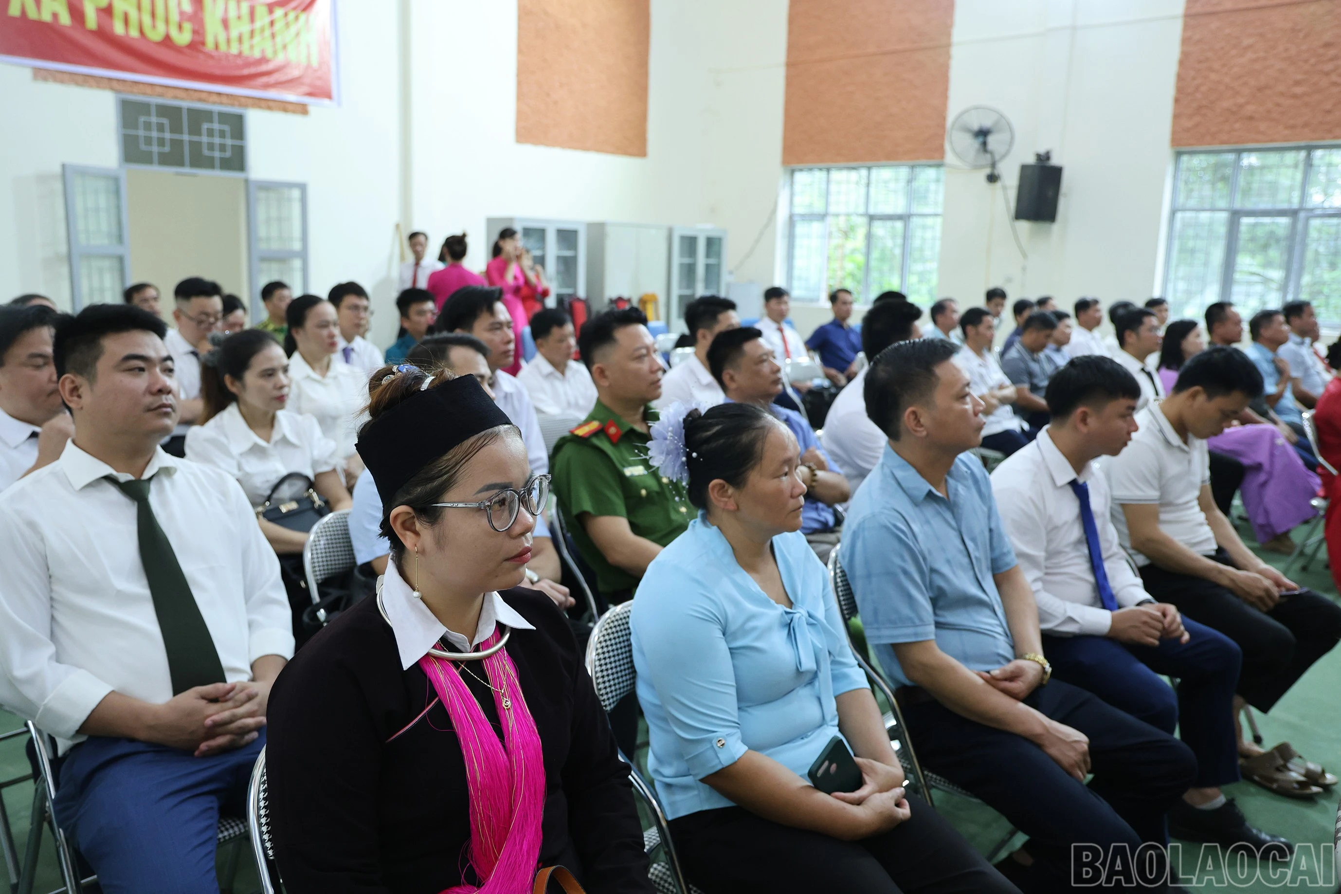 Nhân dân dự lễ công bố.