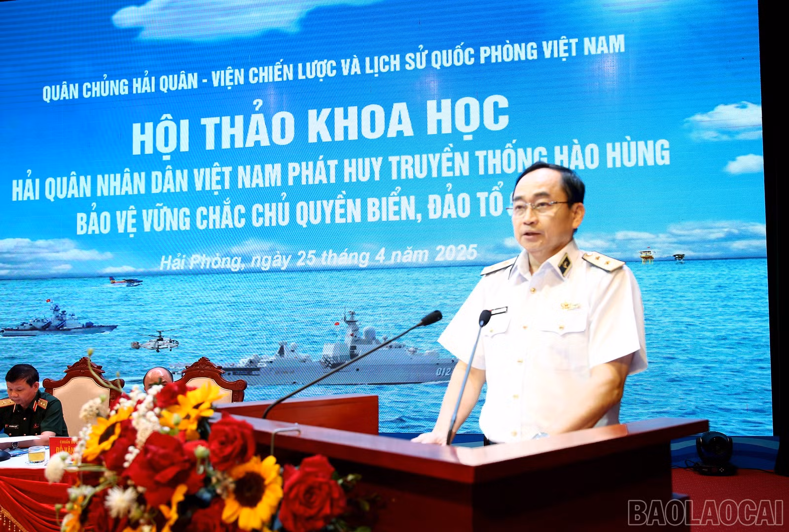 baolaocai-br_pho-do-doc-tran-thanh-nghiem-trinh-bay-bao-cao-de-dan-hoi-thao.jpg