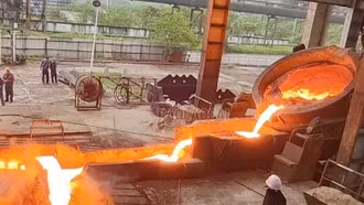 Nhà máy Gang thép Lào Cai cho ra lò mẻ gang đầu tiên đạt chất lượng