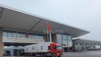 Ngày đầu năm, Cửa khẩu Kim Thành đạt kim ngạch xuất - nhập khẩu trên 3 triệu USD