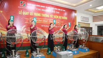 Agribank Chi nhánh Lào Cai quay số trúng thưởng tiết kiệm dự thưởng