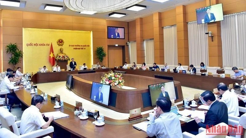 Chất vấn nhiều vấn đề “nóng” thuộc hai lĩnh vực tại phiên họp của Ủy ban Thường vụ Quốc hội ảnh 2