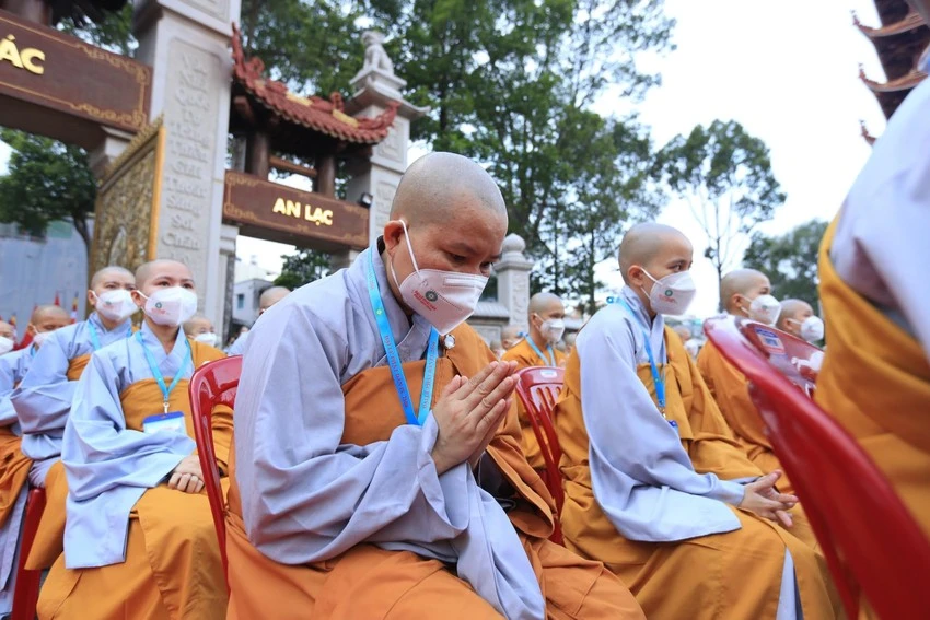 Hàng ngàn tăng ni, Phật tử dự Đại lễ Phật đản ảnh 4 Hàng ngàn tăng ni, Phật tử dự Đại lễ Phật đản ảnh 4