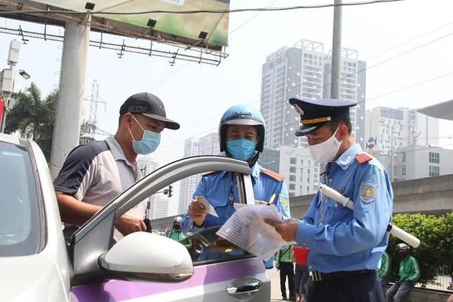 Hàng trăm nghìn ô tô trốn truyền dữ liệu giám sát: Chế tài xử lý đã có vì sao vi phạm vẫn tràn lan? ảnh 1
