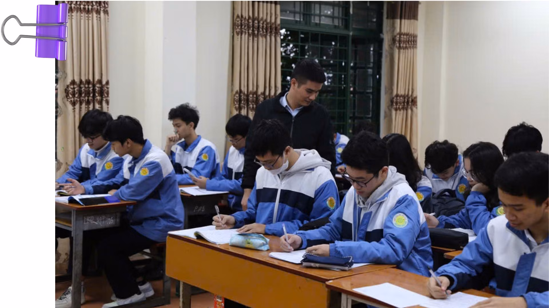 Học sinh tập trung học hơn khi không sử dụng smart phone trong lớp.