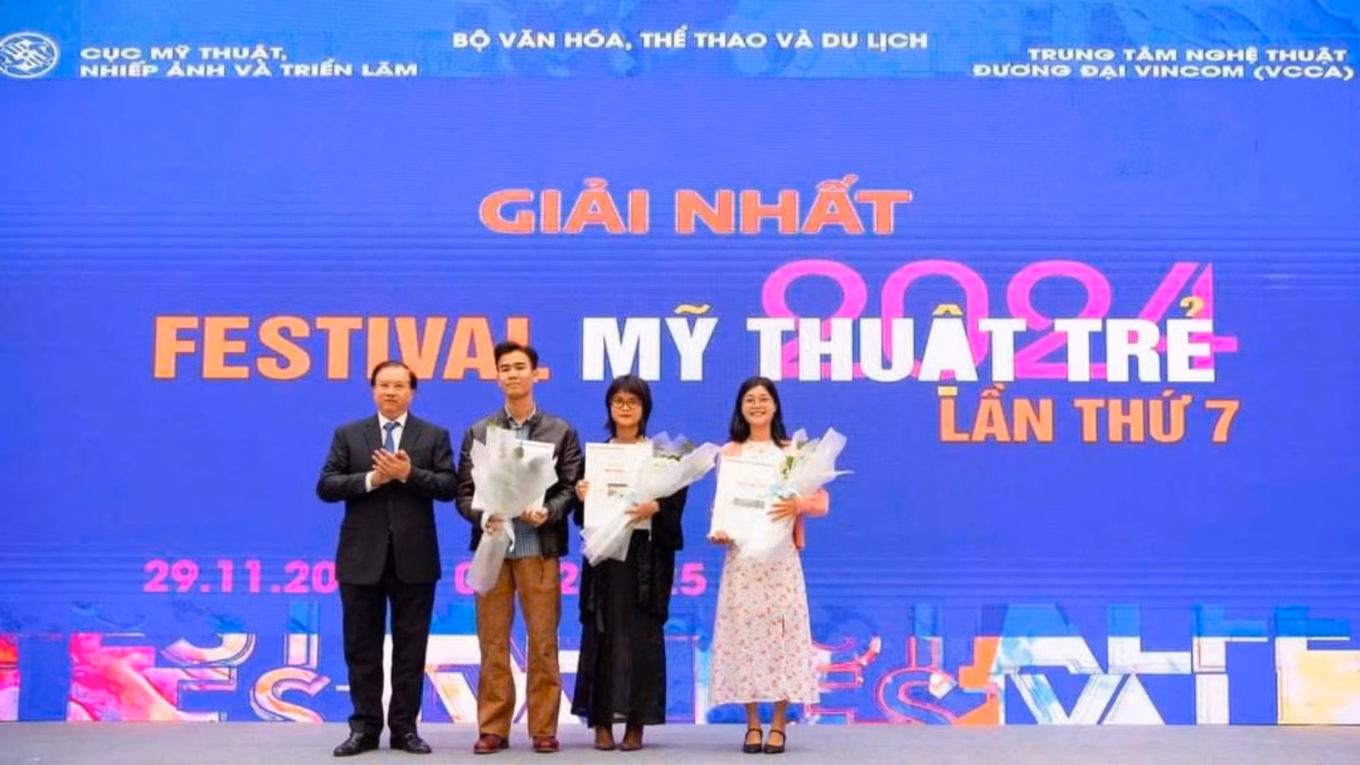 Họa sĩ trẻ Vàng Hải Hưng nhận được nhiều giải thưởng mỹ thuật.