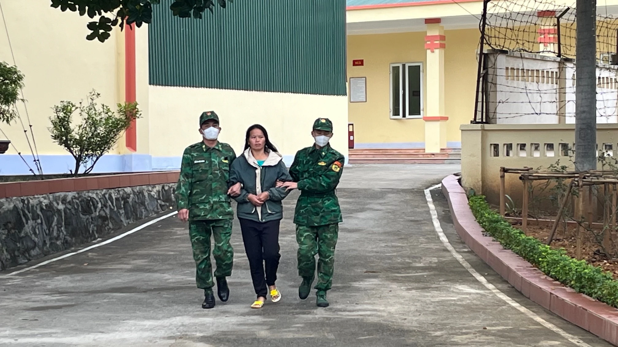 ap-giai-doi-tuong-sung-thi-chu-ve-tru-so-de-lam-viec-815.jpg