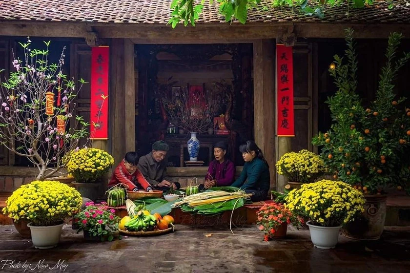 Đến với Chương trình, du khách có cơ hội trải nghiệm gói bánh chưng, gói giò ngày Tết; tìm hiểu các nghề truyền thống và sản phẩm thủ công.