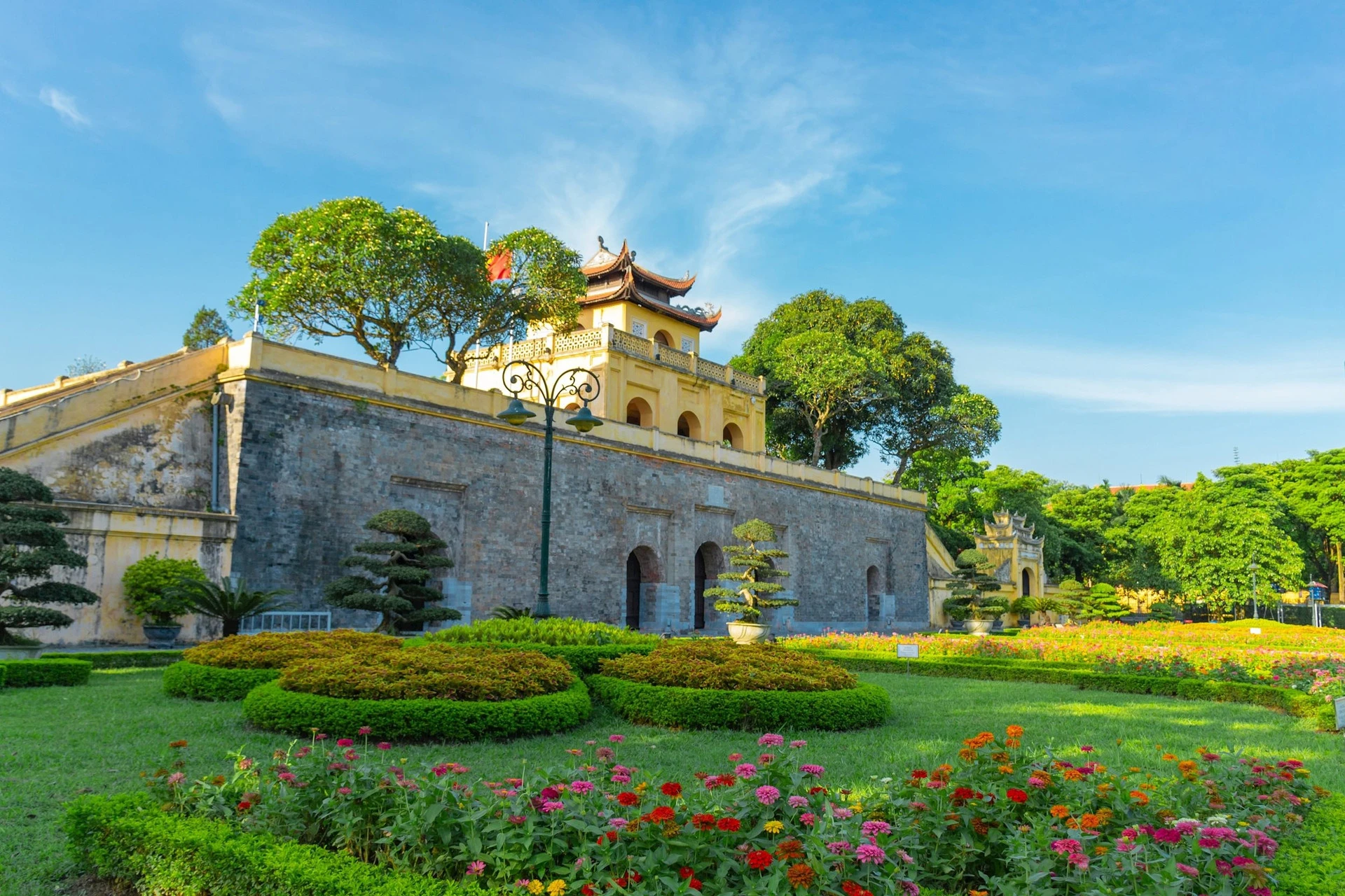 Khu di sản Hoàng thành Thăng Long trang trí để đón khách dịp đón năm mới.