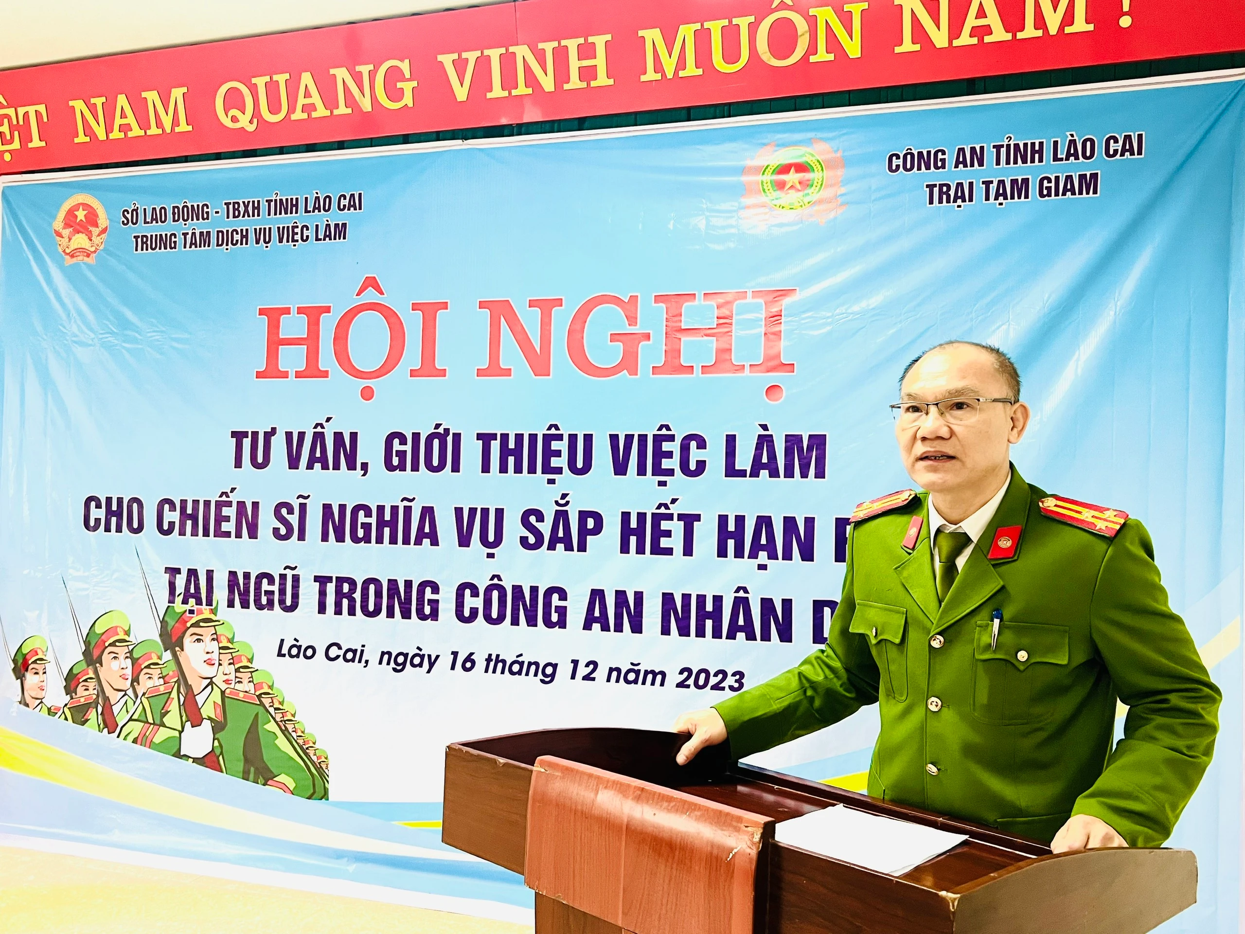 anh-2-lanh-dao-trai-giam-cong-an-tinh-phat-bieu-tai-hoi-nghi-7326.jpg