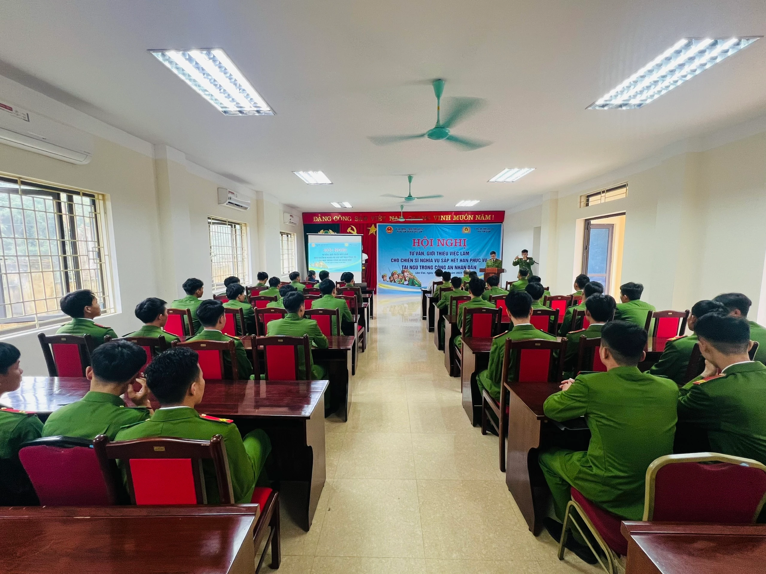 anh-1-toan-canh-hoi-nghi-2413.jpg