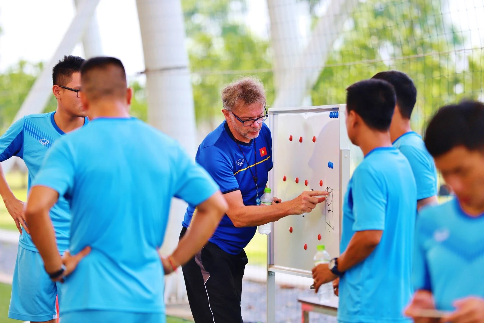 Thầy trò HLV Philippe Troussier sẽ hội quân tại Hà Nội từ ngày 28/12 tới.