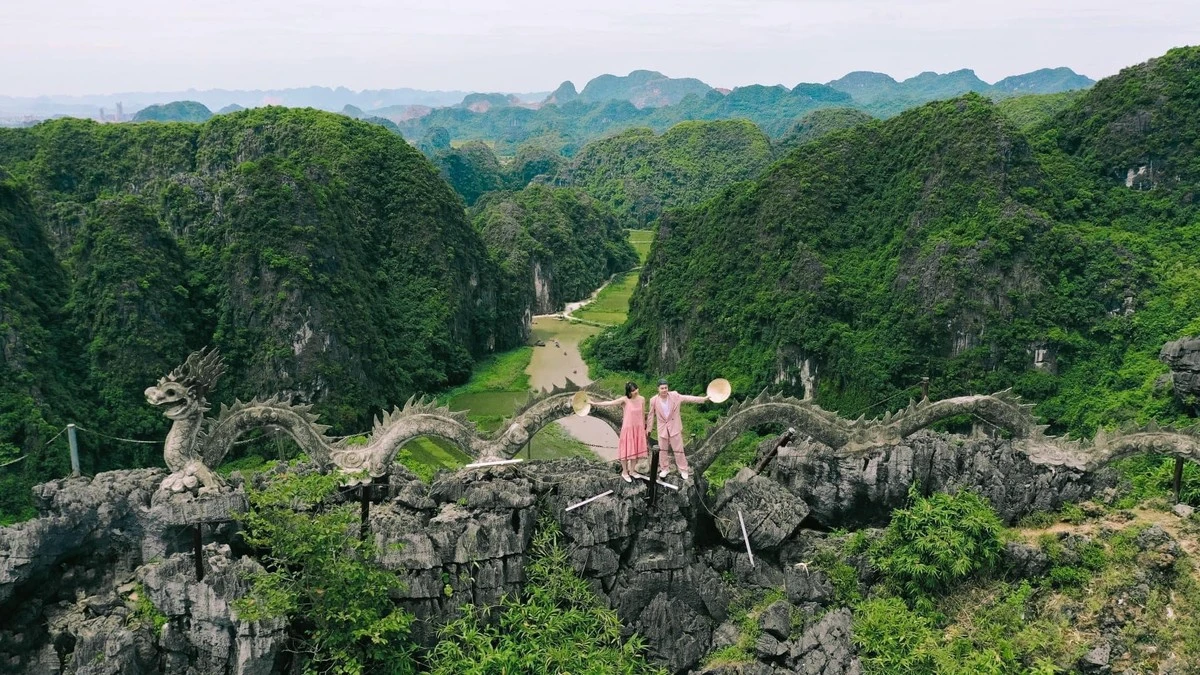 Núi non hùng vị khu vực Hang Múa.