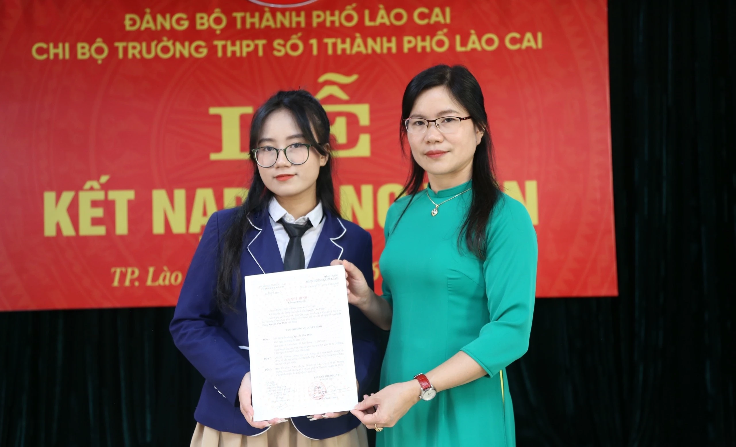 123 nhin.jpg