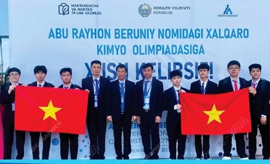 8/8 học sinh Việt Nam tham dự kỳ thi Olympic Hóa học quốc tế Abu Reikhan Beruniy lần thứ nhất đều giành huy chương.