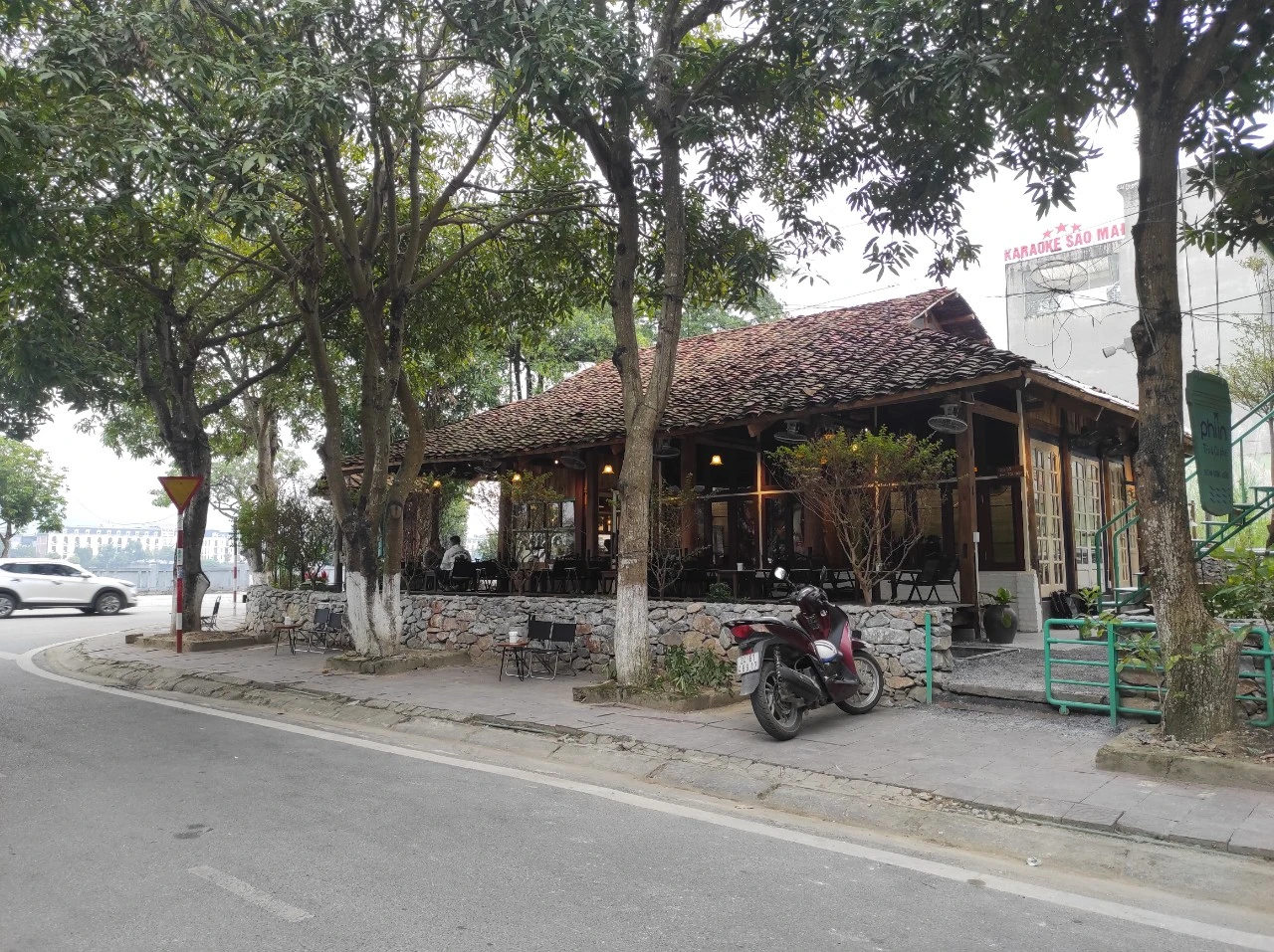 mot-dia-diem-thu-hut-du-khach-khi-dua-loi-kien-truc-nha-san-vao-trong-thiet-ke-5931.jpg