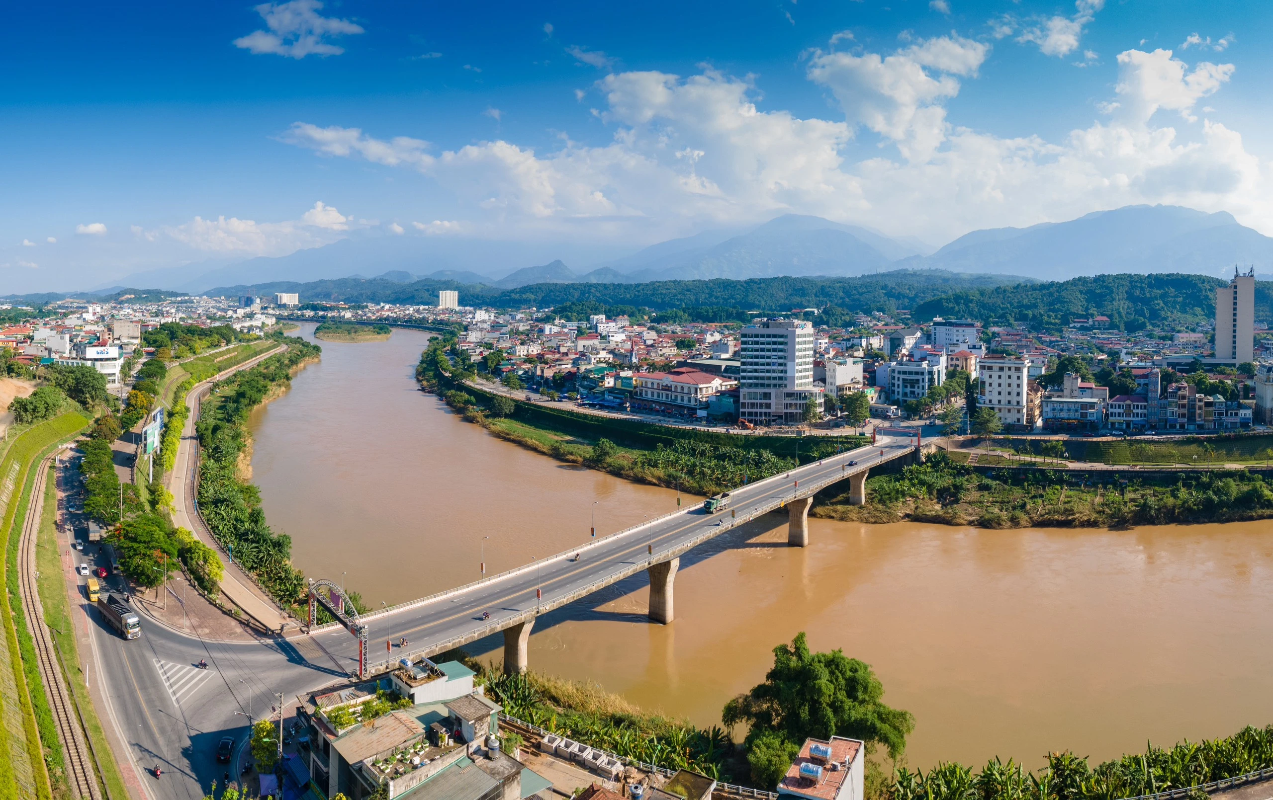 Cốc Lếu là phường trung tâm về kinh tế, thương mại - dịch vụ và đối ngoại của thành phố Lào Cai..jpg