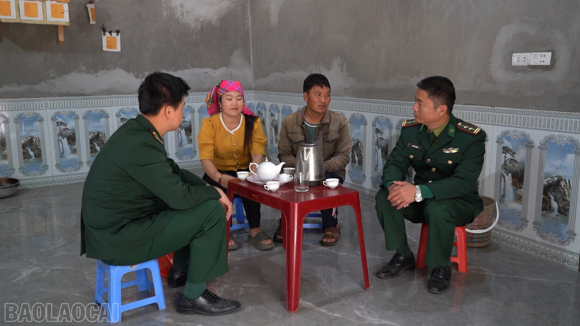 baolaocai-bl_anh-13-den-tham-nha-anh-linh.png
