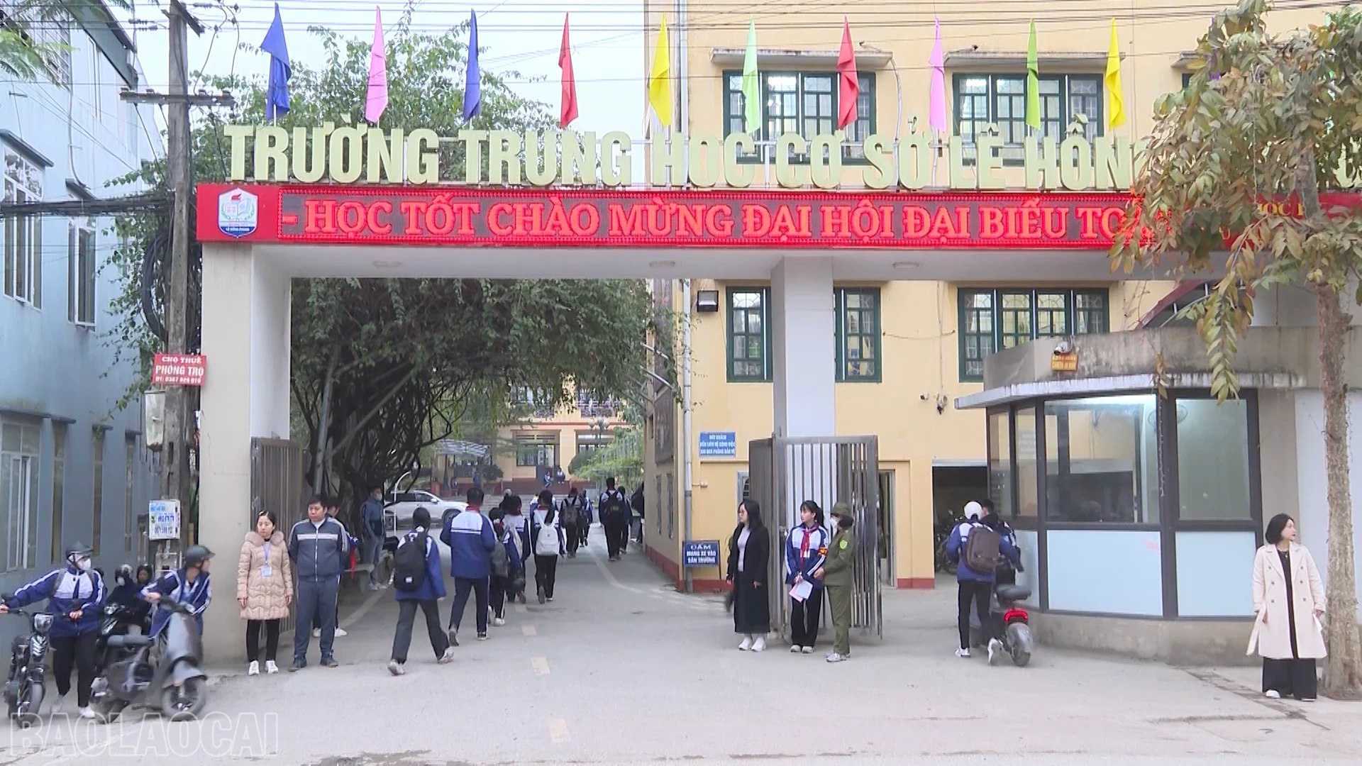 baolaocai-bl_cong-truong-3.png