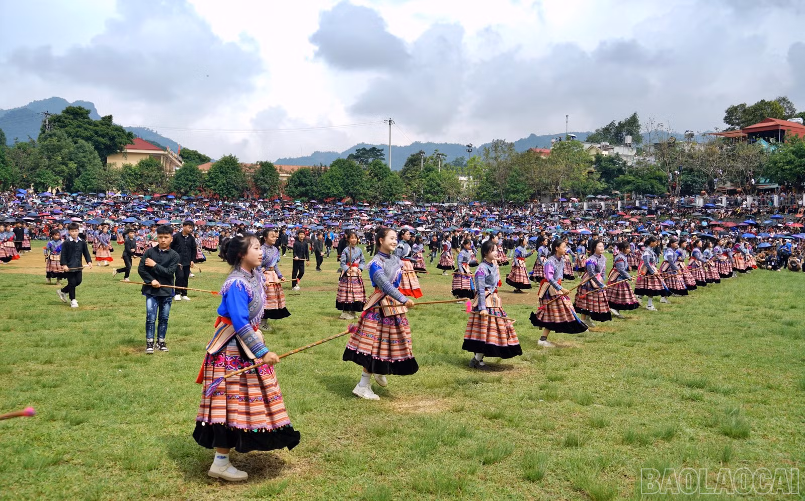baolaocai-br_dong-nguoi-1.jpg
