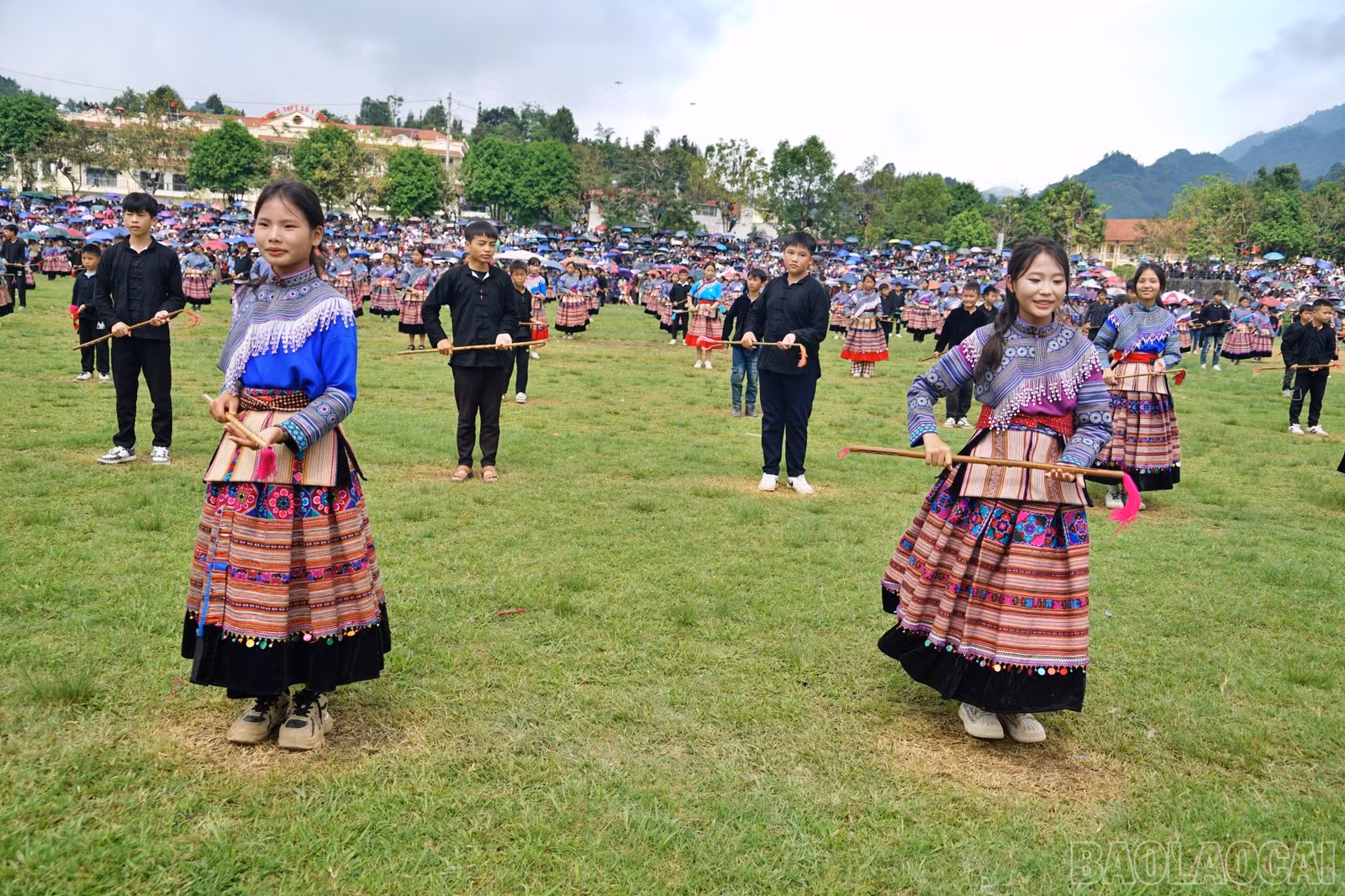 baolaocai-br_dong-nguoi-4.jpg