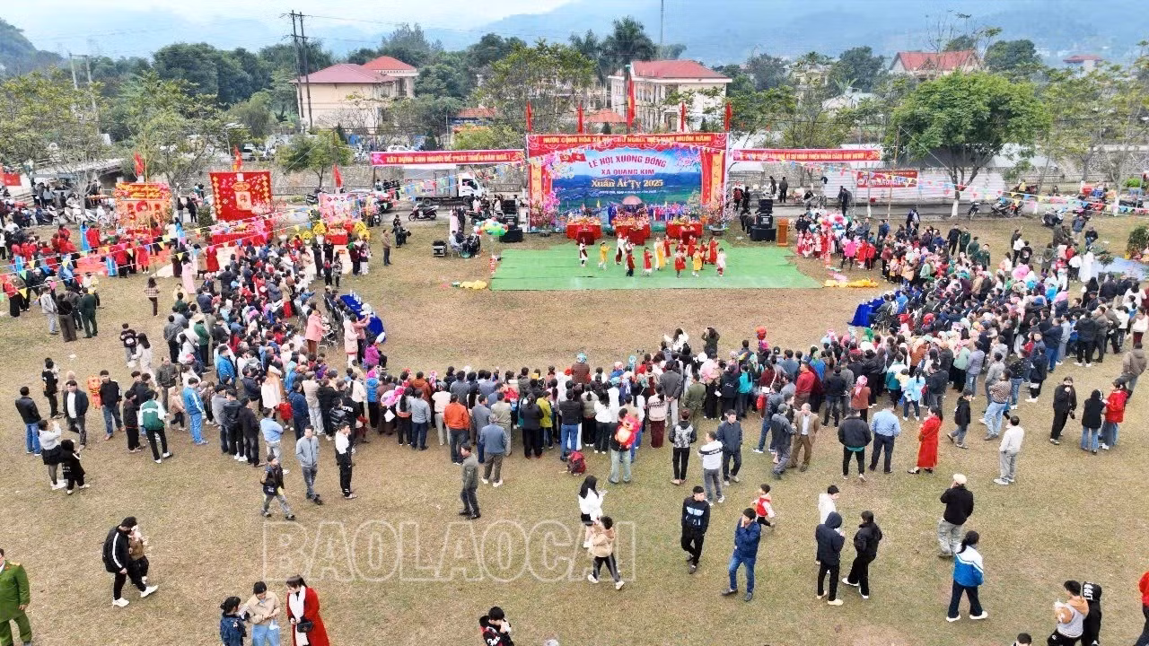 Quang cảnh lễ hội.