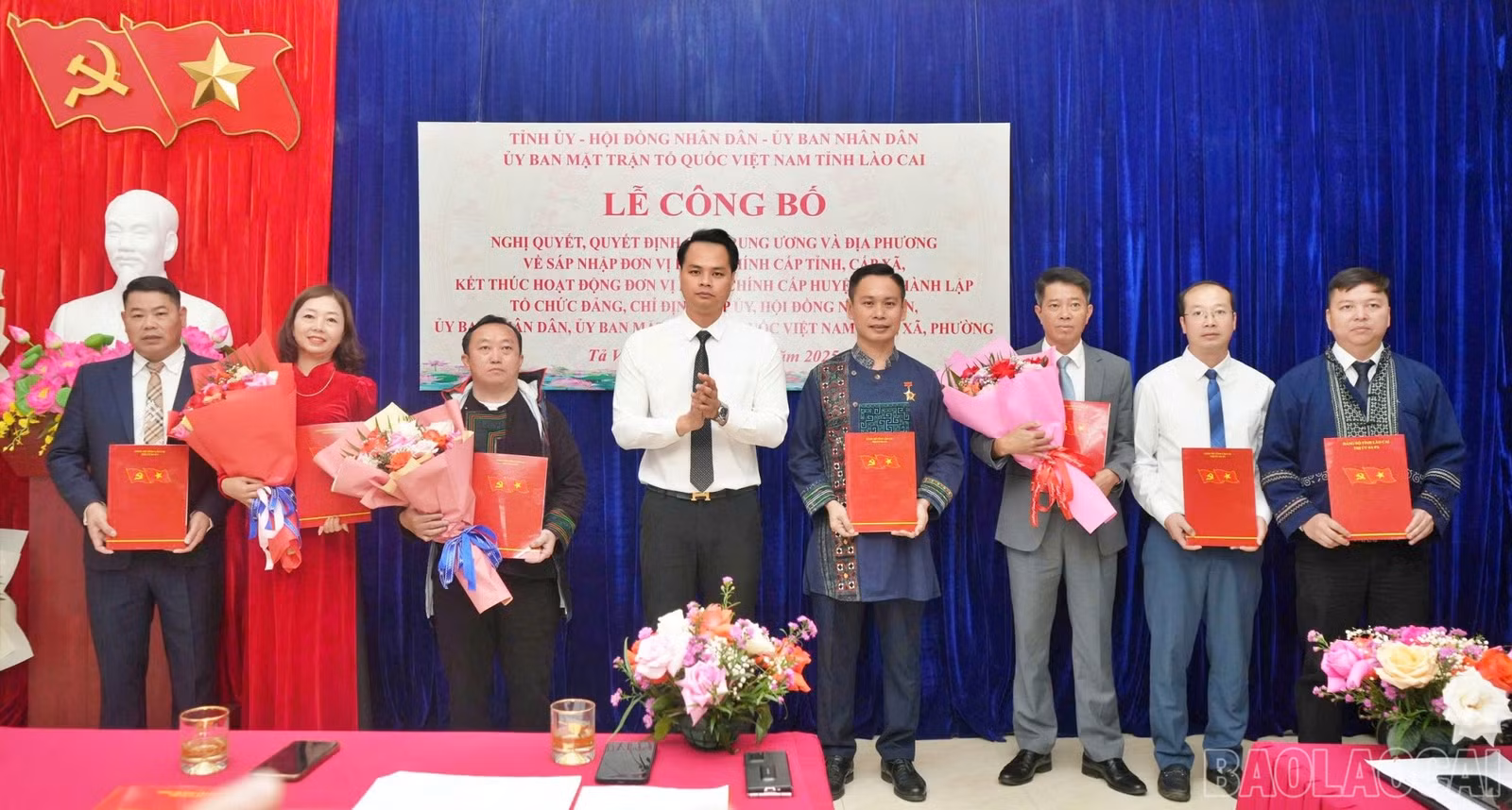 Trao quyết định nhân sự chủ chốt tại xã Tả Van.