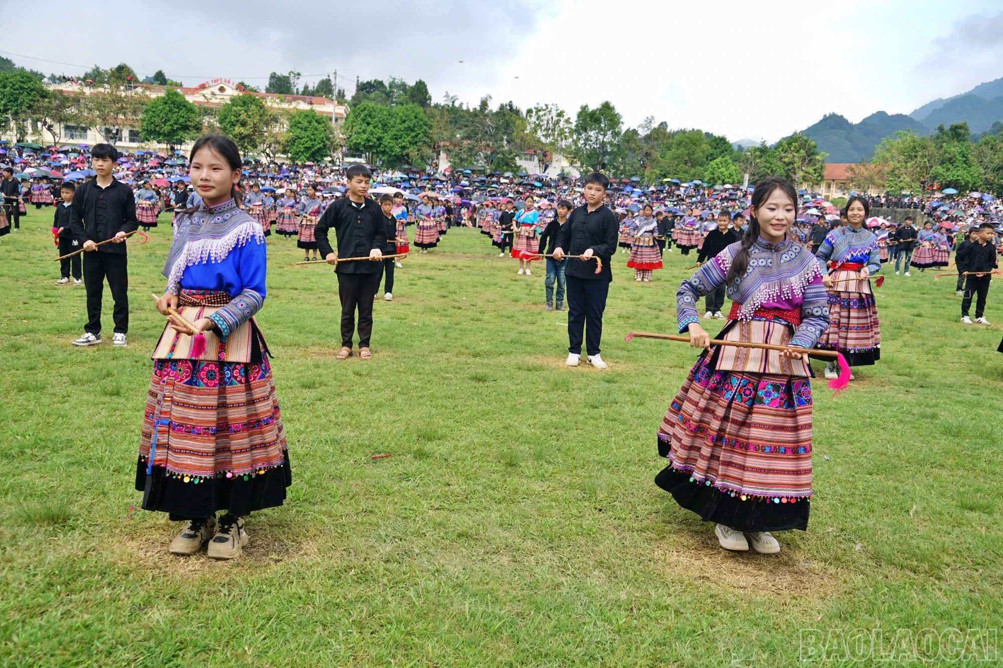 baolaocai-br_dong-nguoi-4.jpg