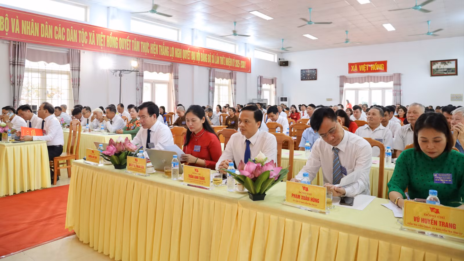 Các đại biểu tham dự đại hội.