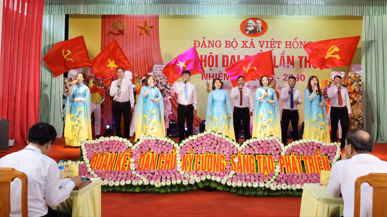 Các đồng chí lãnh đạo tỉnh dự Đại hội đại biểu Đảng bộ các xã Lục Yên, Việt Hồng, Dương Quỳ, Bảo Nhai, Bản Xèo, Mường Khương, Bản Lầu, Khánh Hòa, Ngũ Chỉ Sơn ảnh 6