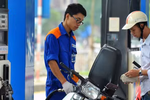 Giá xăng dầu đồng loạt tăng, xăng E10 đắt tăng hơn 1.000 đồng/lít