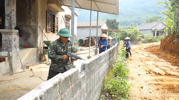 Quyết liệt bảo vệ "bìa đỏ" cho dân