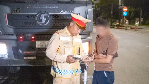 Từ ngày mai, CSGT tổng kiểm soát xe khách, ô tô tải trên toàn quốc
