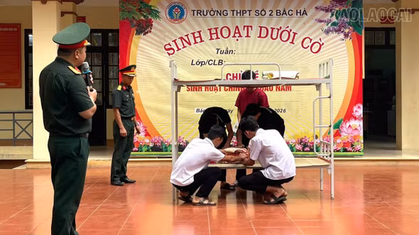 Trung đoàn 254 phối hợp tập huấn công tác nội vụ cho học sinh bán trú