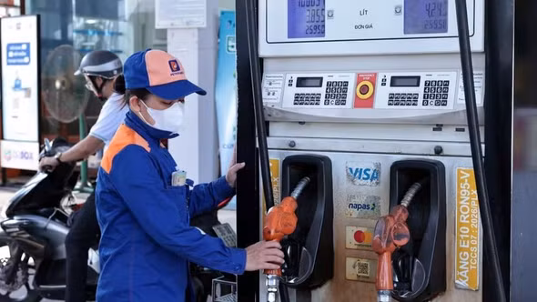 Đề xuất doanh nghiệp xăng dầu báo giá mới trước 30 phút, dừng Quỹ bình ổn từ năm 2027