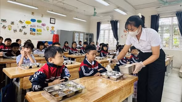 Thủ tướng Chính phủ yêu cầu tăng cường bảo đảm an toàn thực phẩm trong cơ sở giáo dục