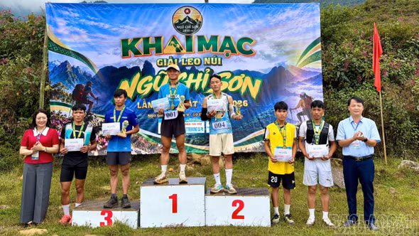 Vượt núi cao, chinh phục thử thách Ngũ Chỉ Sơn