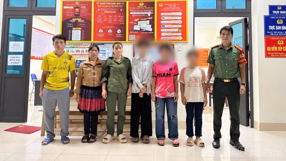Công an xã Bản Lầu kịp thời đưa 3 học sinh bỏ học đi làm xa trở về gia đình an toàn