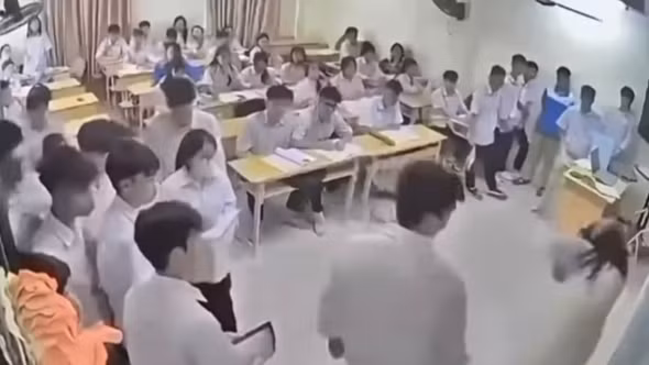 Bắt khẩn cấp nam sinh hành hung cô giáo trong lớp: Sở GD&ĐT Hà Nội lên tiếng