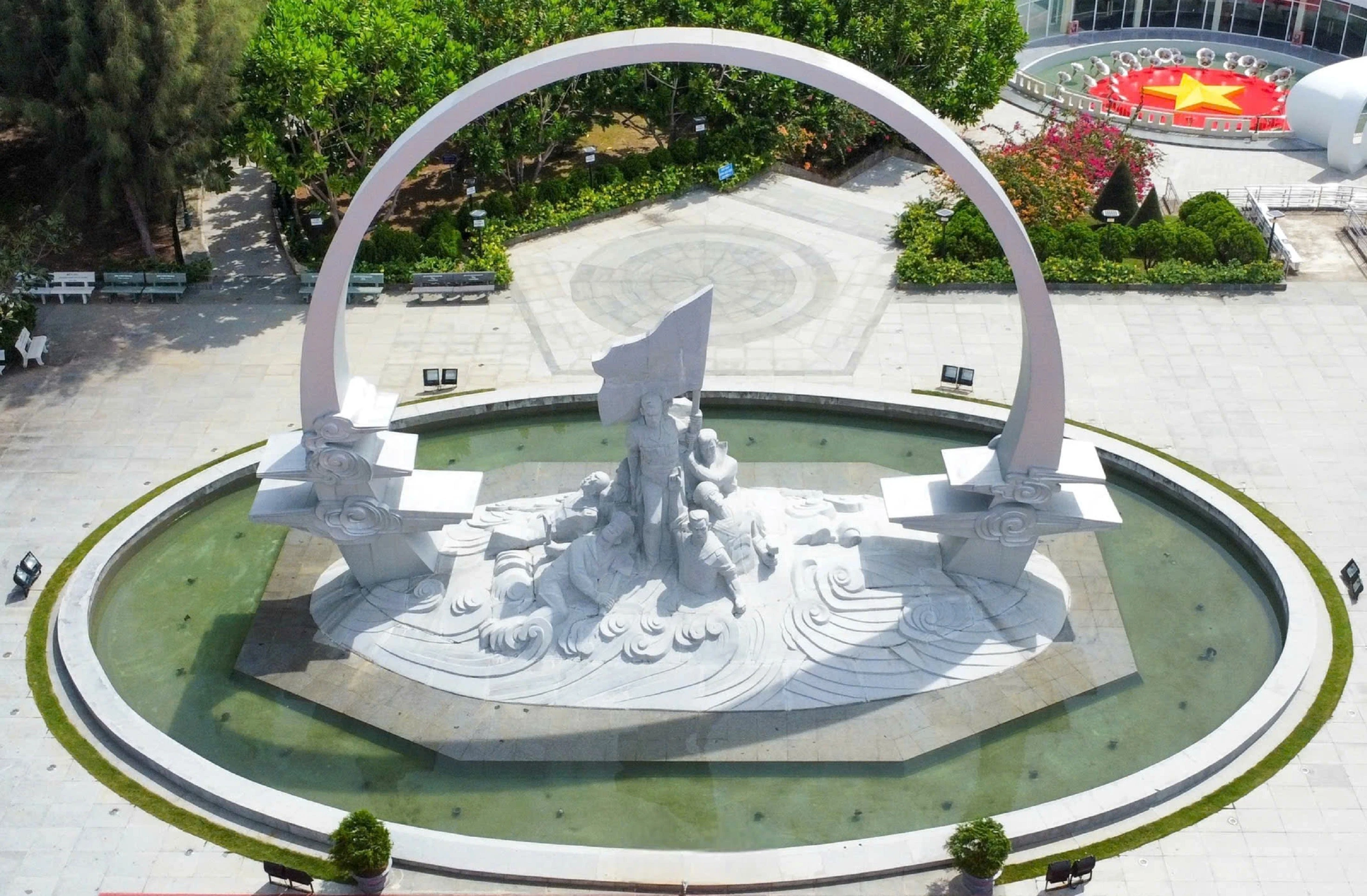1cum-tuong-dai-nhung-nguoi-nam-lai-phia-chan-troi.jpg