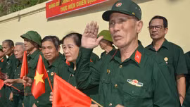 [Ảnh] Thành kính đón các Anh về với đất Mẹ