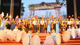 Gặp mặt, giao lưu văn nghệ giữa Hội Liên hiệp Phụ nữ phường Lào Cai và Hội Liên hiệp Phụ nữ huyện Hà Khẩu