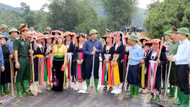 Bí thư Tỉnh ủy Dương Quốc Huy dự Lễ phát động làm đường giao thông nông thôn tại xã Lương Thịnh