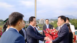 Đoàn đại biểu tỉnh Vân Nam nhập cảnh qua Cửa khẩu quốc tế Lào Cai tham dự Hội nghị hợp tác hành lang kinh tế Côn Minh - Lào Cai - Hà Nội - Hải Phòng - Quảng Ninh