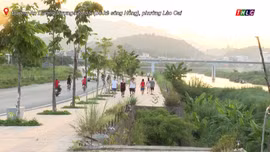 Bờ kè sông Hồng: "bẫy" nguy hiểm rình rập người dân nhiều năm vì thiếu lan can