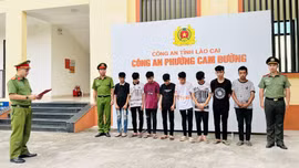 Lào Cai: 4 thanh thiếu niên mang hung khí, lạng lách, đánh võng bị khởi tố